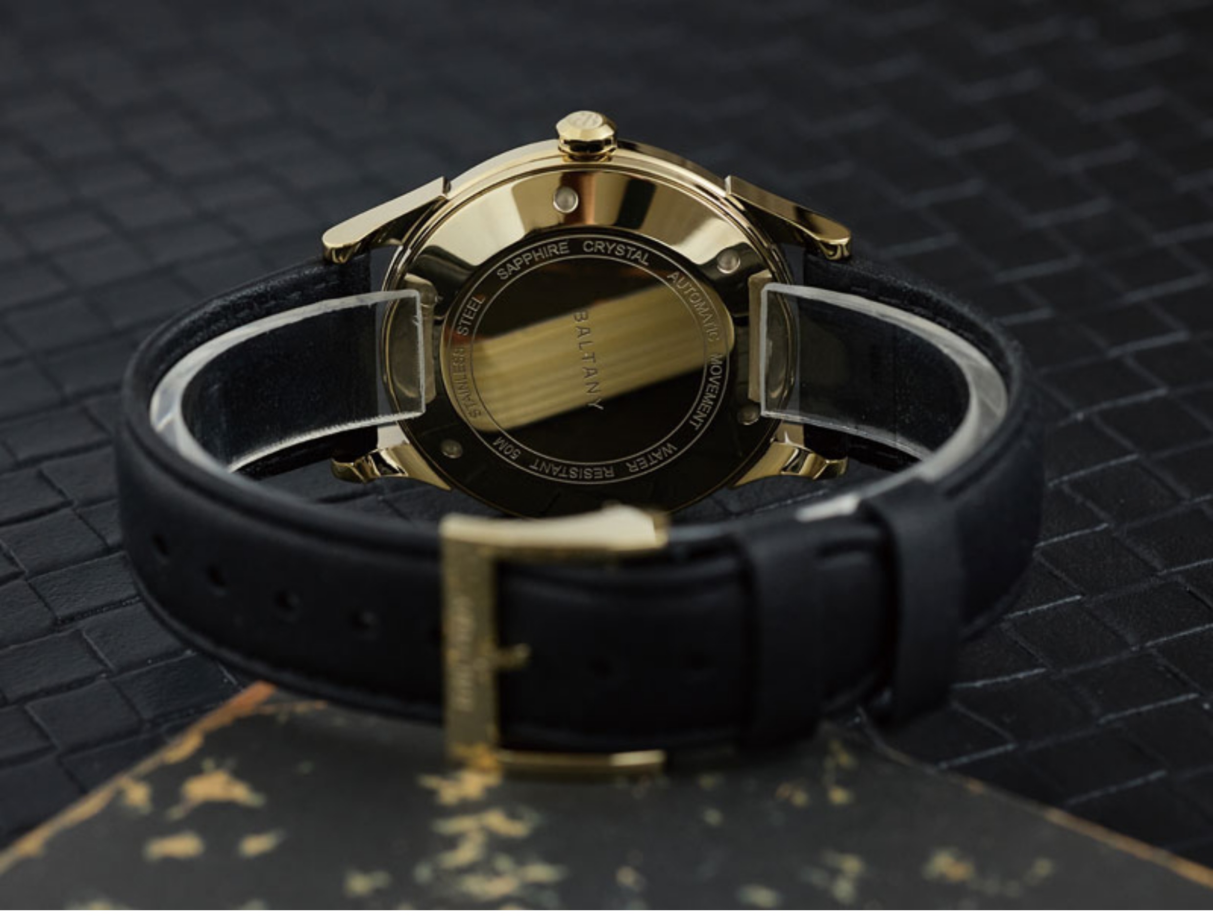 バルタニー メンズ パイロット ウォッチ 38.5mm 機械 - Omega Watch Constellation のレビューと価格
