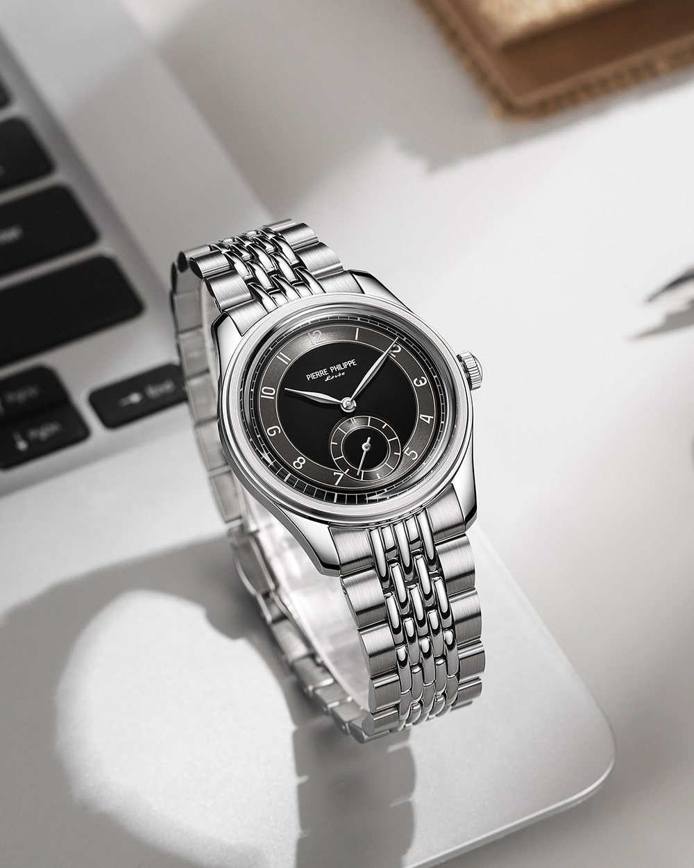 PIERRE レトロフォーマルドレスウォッチ – 手巻き式  - Omega Watch Constellation のレビューと価格